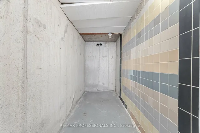 Additional image 31 of 141 Kingsbridge Garden Circ