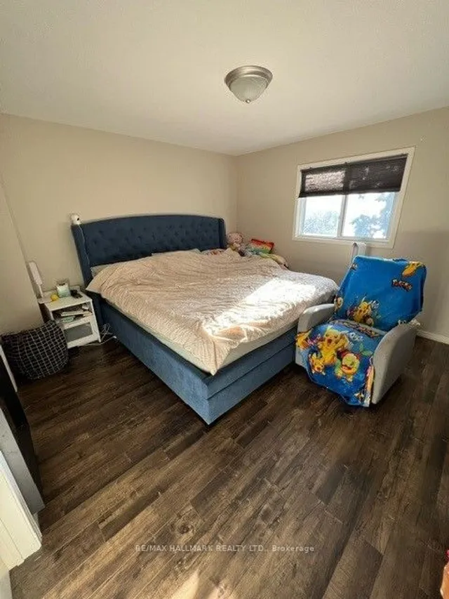 Additional image 20 of 49 Halfmoon Sq