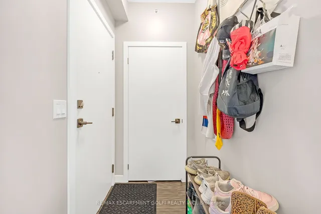 Additional image 6 of 2093 Fairview St Unit 408