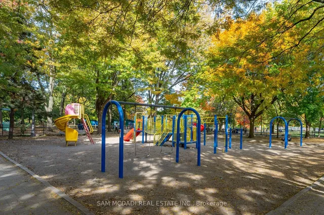 Additional image 39 of 951 Dundas St