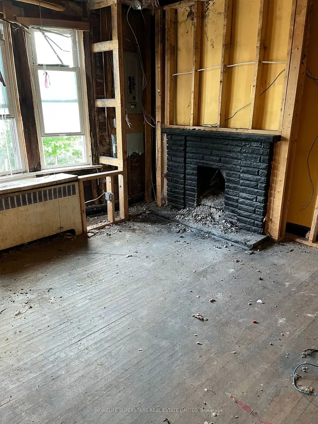 Additional image 9 of 2553 Dundas St