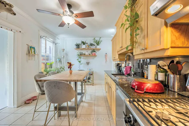 Additional image 11 of 689 Dovercourt Rd