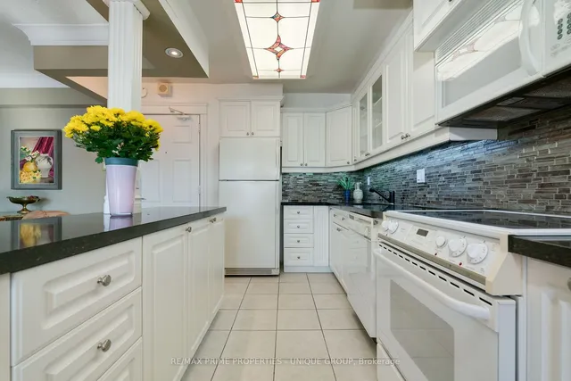 Additional image 11 of 30 Gloucester St Unit 1802