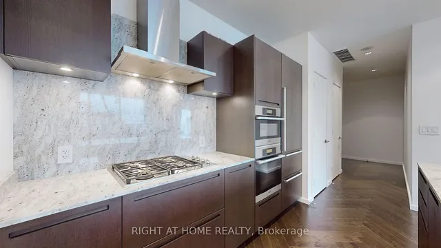 Additional image 7 of 180 University Ave Unit 5607