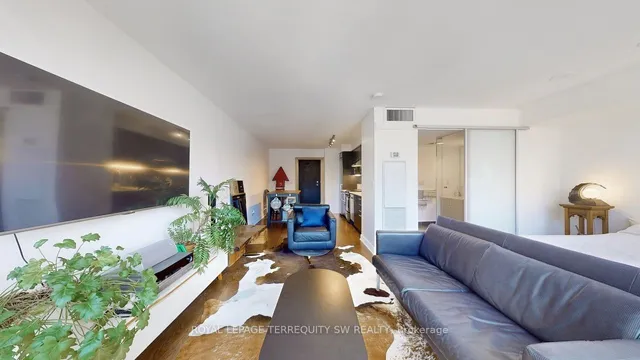 Additional image 16 of 320 Richmond St Unit 810