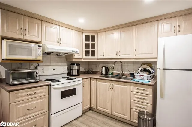 Additional image 25 of 8 Grand Rapids Sq