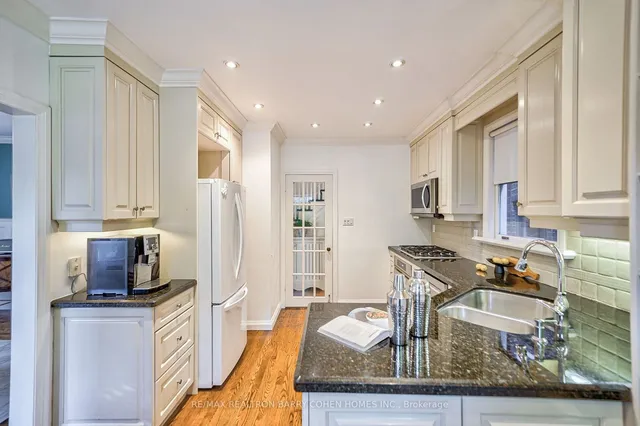 Additional image 11 of 115 Glenview Ave