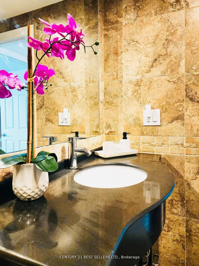 Additional image 20 of 400 Bloor St Unit 46