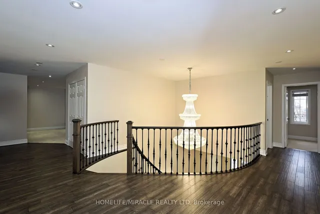 Additional image 18 of 8 Nelly Crt