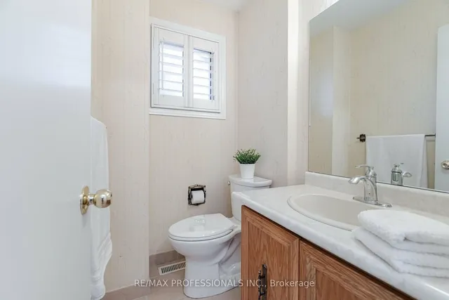 Additional image 15 of 141 Kingsbridge Garden Circ