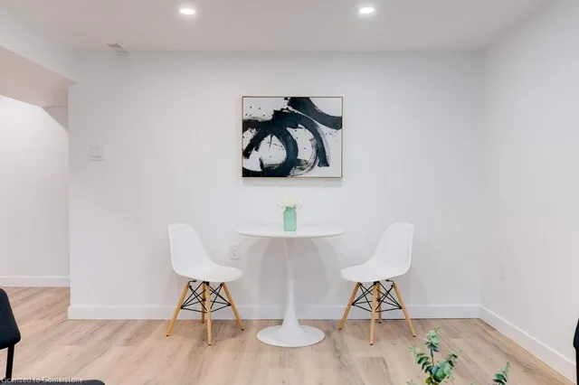 Additional image 22 of 5470 Randolph Cres