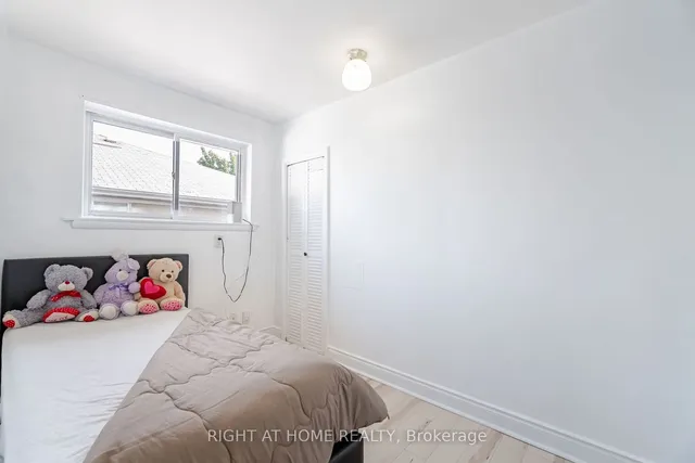 Additional image 33 of 78 Sanford Cres