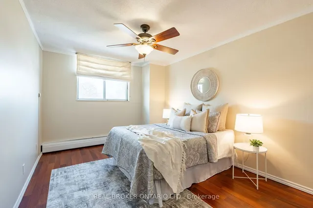 Additional image 20 of 975 Warwick Crt Unit 201