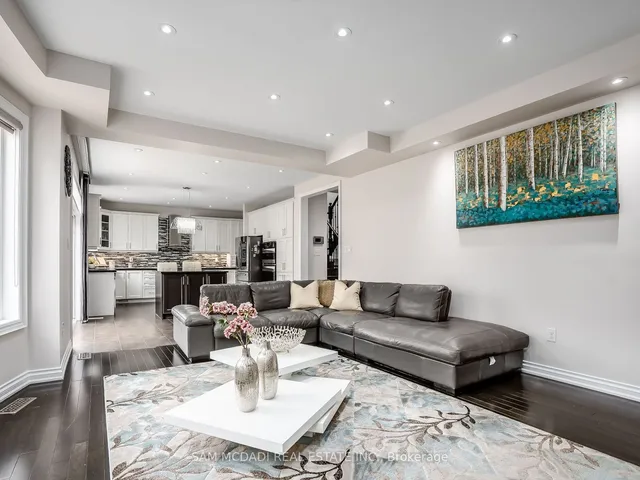 Additional image 7 of 7 Canis St