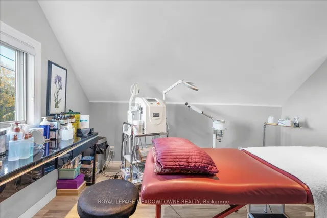 Additional image 18 of 15 Centre St