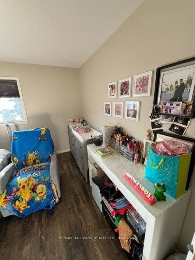 Additional image 19 of 49 Halfmoon Sq