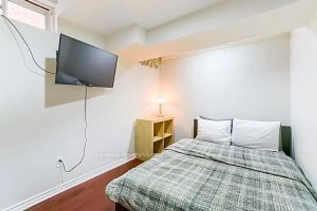 Additional image 34 of 292 Laurentian Ave