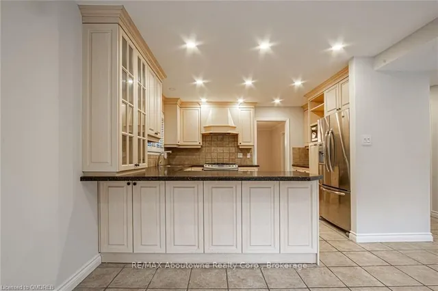 Additional image 6 of 398 BARCLAY Cres