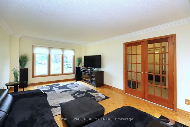 Additional image 5 of 4229 Capilano Crt