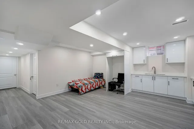 Additional image 32 of 42 Seymour Rd