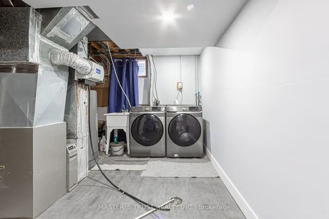 Additional image 32 of 4063 Dursley Cres