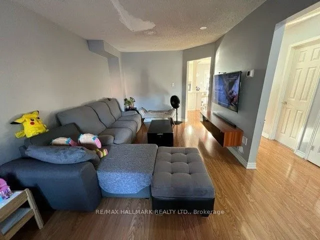 Additional image 33 of 49 Halfmoon Sq