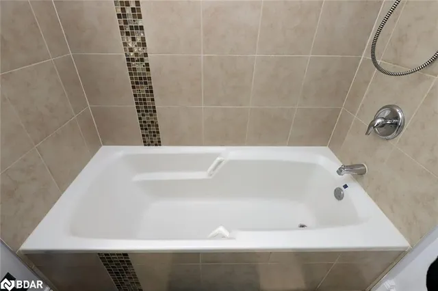 Additional image 25 of 32 Coniston Ave