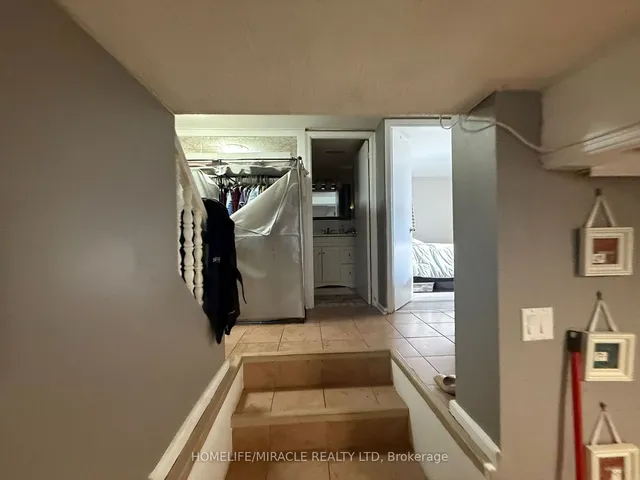 Additional image 3 of 3444 Laddie Cres