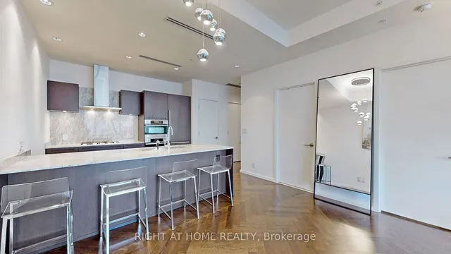 Additional image 6 of 180 University Ave Unit 5607