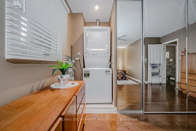 Additional image 31 of 957 Sanford Dr