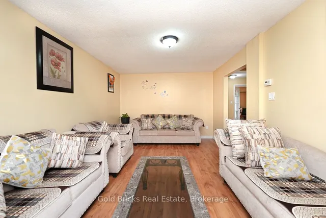 Additional image 8 of 19 Mikado Cres