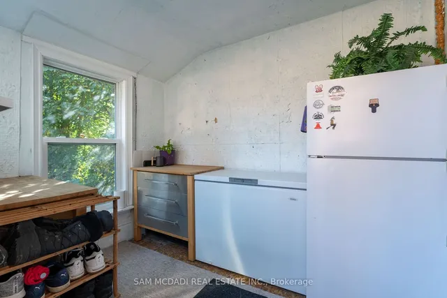 Additional image 14 of 951 Dundas St