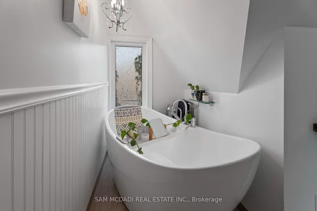 Additional image 24 of 951 Dundas St