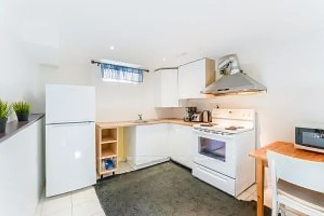 Additional image 32 of 292 Laurentian Ave