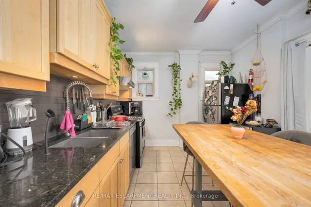 Additional image 10 of 689 Dovercourt Rd