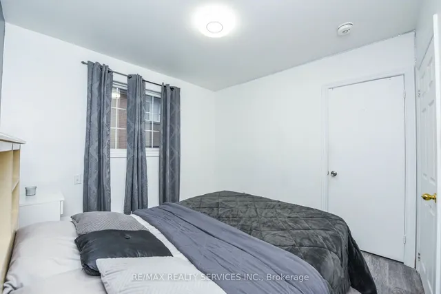 Additional image 20 of 3646 Corliss Cres