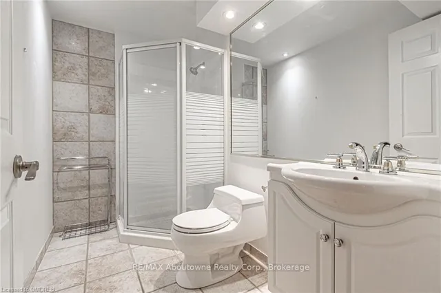 Additional image 29 of 398 BARCLAY Cres