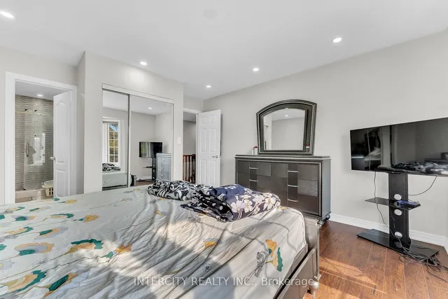 Additional image 31 of 7 Pika Tr