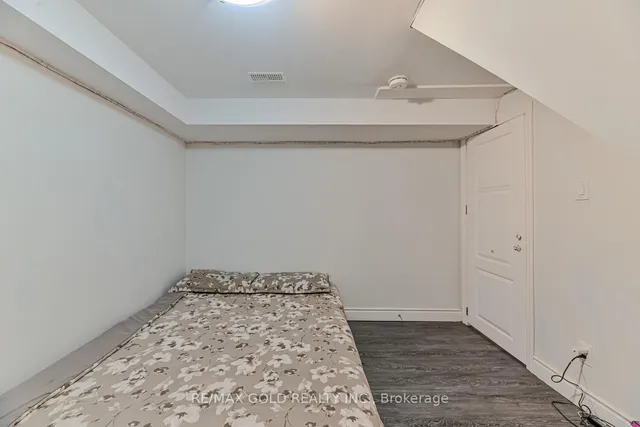 Additional image 25 of 24 Earth Star Tr