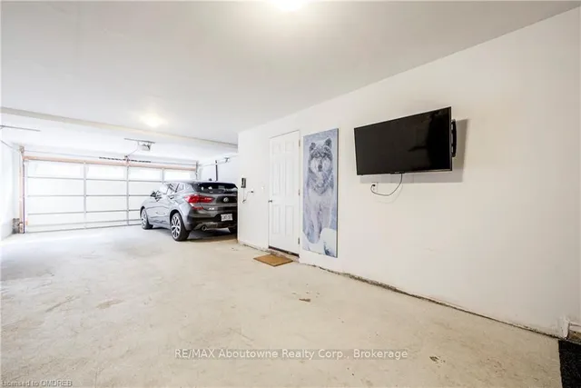 Additional image 33 of 2189 LILLYKIN St