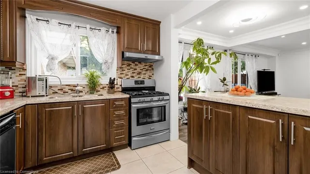 Additional image 13 of 10 Highland Trail