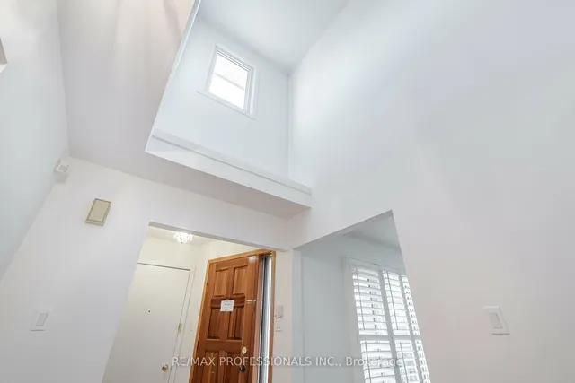 Additional image 3 of 141 Kingsbridge Garden Circ