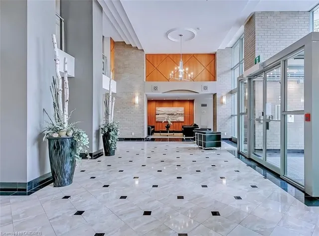 Additional image 4 of 2190 Lakeshore Rd Unit 301