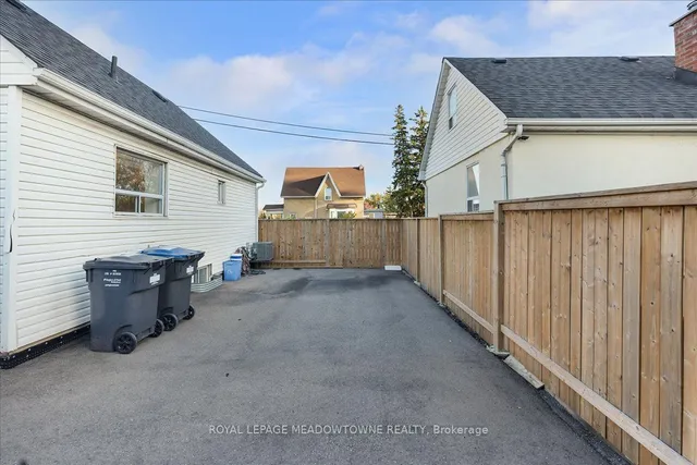 Additional image 24 of 15 Centre St