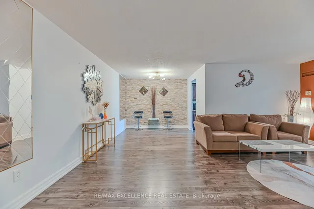 Additional image 11 of 5 Lisa St Unit 1002