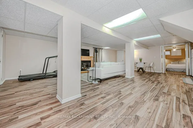 Additional image 22 of 957 Sanford Dr