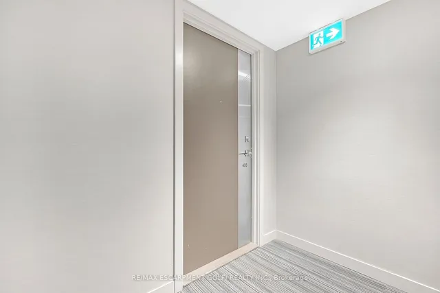 Additional image 5 of 2093 Fairview St Unit 408