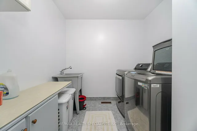 Additional image 29 of 30 Latania Blvd