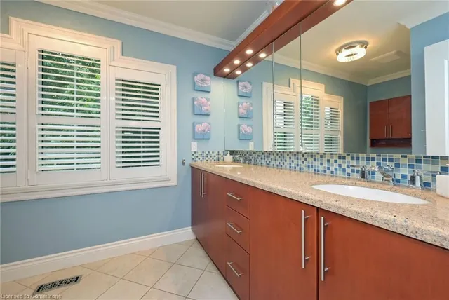 Additional image 21 of 14 Penrose Crt