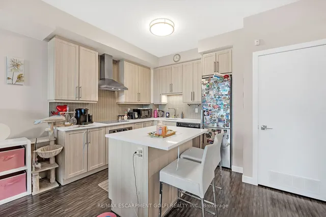 Additional image 8 of 2093 Fairview St Unit 408